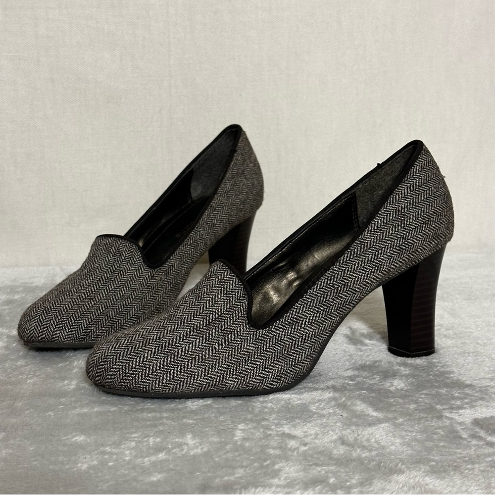 Liz Claiborne Joanne Herringbone Tweed Round Toe Pumps Sz 7 Heels 2.75"